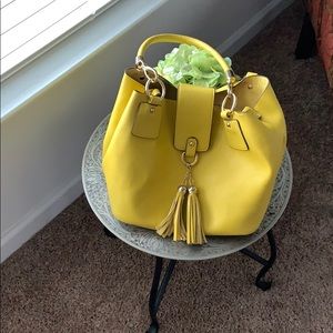 💥SALE $12 🔥Charming Charlie tassel hobo bag